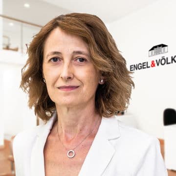 Portrait photo of Anna Portella