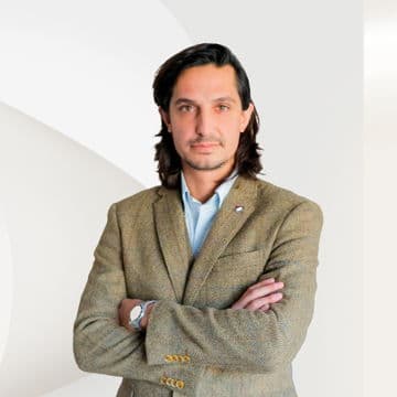 Portrait photo of Julian Santana