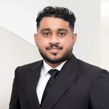 Porträtfoto von Adil Jogee