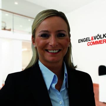 Portrait photo of Barbara Vero