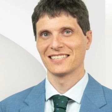 Portrait photo of Gerard Lara