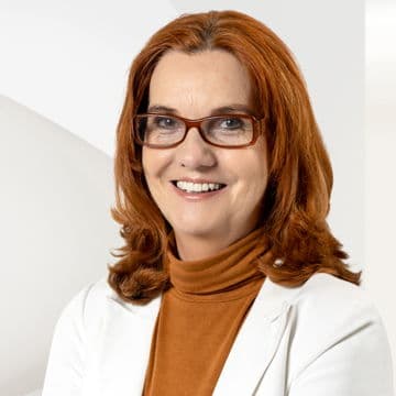 Portrait photo of Claudia Looks