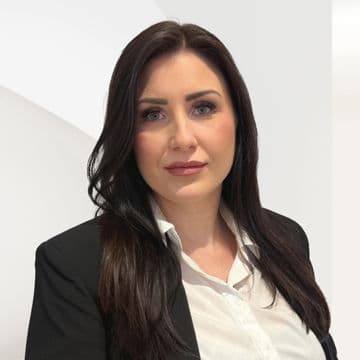 Portrait photo of Desireé Knoll