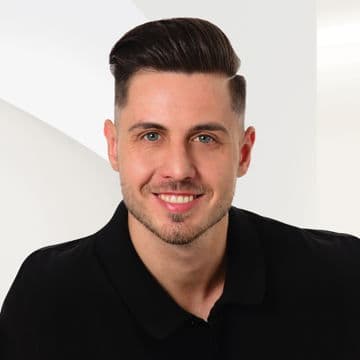 Portrait photo of Jan Neumann