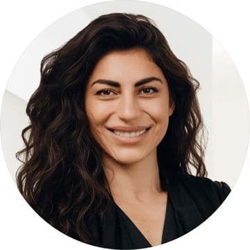 Portrait photo of Farnoush Habibi