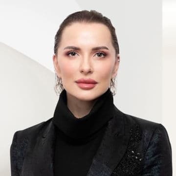 Portrait photo of Shanna Strauss-Frank