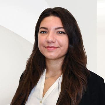 Portrait photo of Laura Oettinger