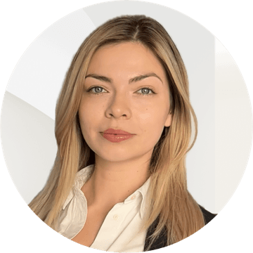 Portrait photo of Kristin Scalone