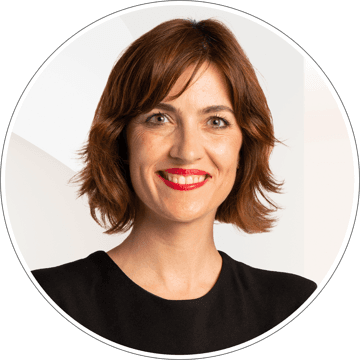 Portrait photo of Elena Santiago