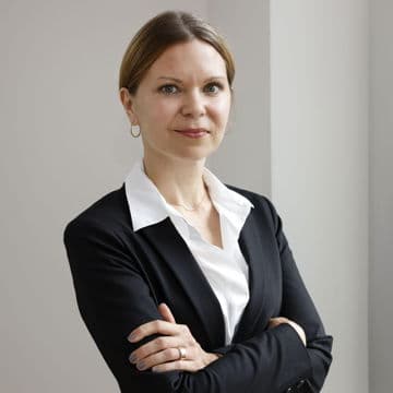 Portrait photo of Anne Mayer