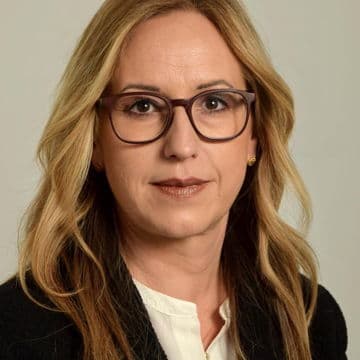 Portrait photo of Jeanette Kirch