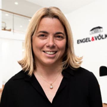 Portrait photo of Anna Flotats