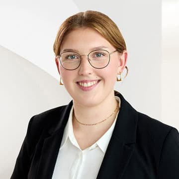 Portrait photo of Lara Dejoks