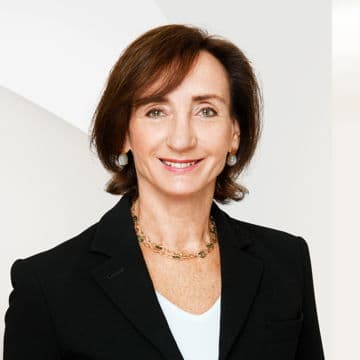 Portrait photo of Christine Flemming