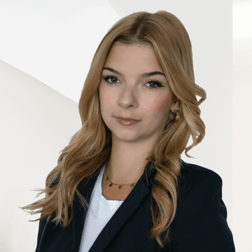 Portrait photo of Mary Damradt