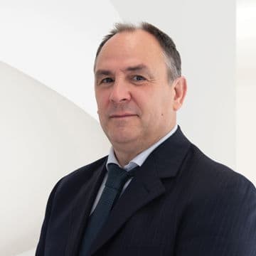 Portrait photo of Javier Granados