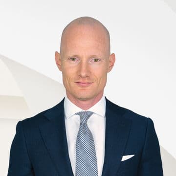 Portrait photo of Simon Marhold