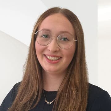 Portrait photo of Julia Hofmann