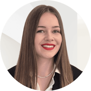 Portrait photo of Rebecca Kramer