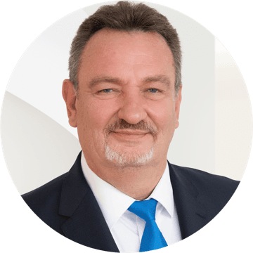 Portrait photo of Alexander Schmidt