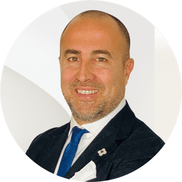 Portrait photo of Emanuel Taiano