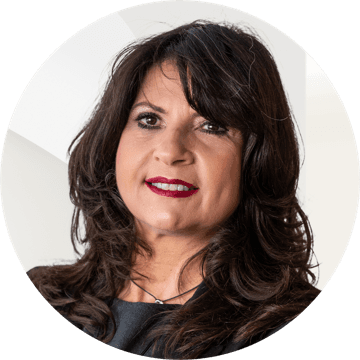 Portrait photo of Eleni Varsami