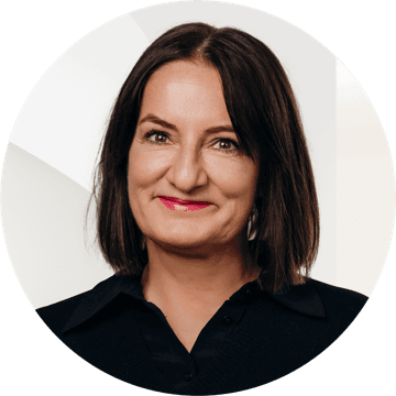 Portrait photo of Regine König