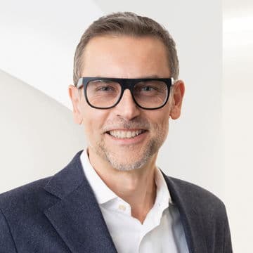 Portrait photo of Alexander Huhn