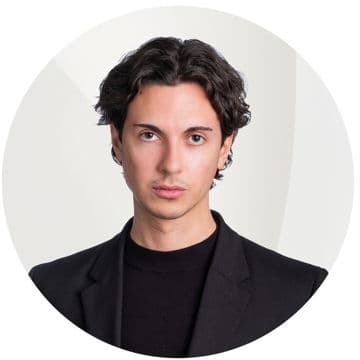 Portrait photo of Tobias Freiberg