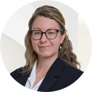 Portrait photo of Sandra Hueske