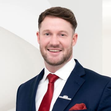 Portrait photo of Richard Hoult