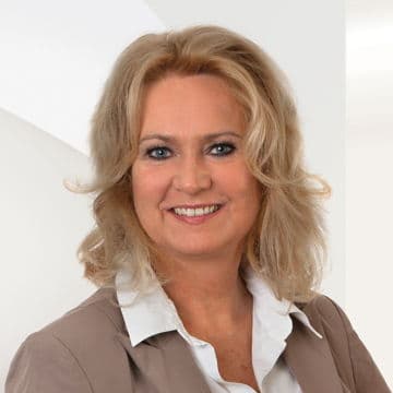 Portrait photo of Susanne Finke