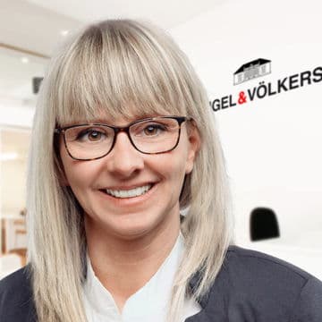 Portrait photo of Annett Broll