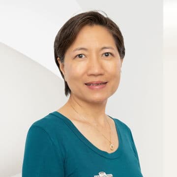 Portrait photo of Elise Chau
