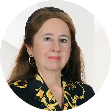 Portrait photo of Eleni Geka