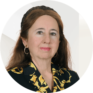 Portrait photo of Eleni Geka