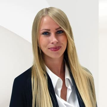 Portrait photo of Stefanie Schwarz