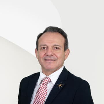 Portrait photo of Enzo Lezzi