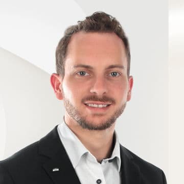 Portrait photo of Julius Gomez