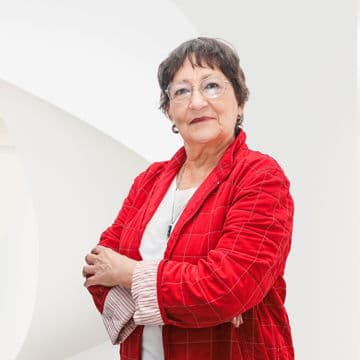 Portrait photo of Elaine Lunn