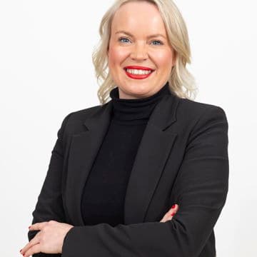 Portrait photo of Carolin Schultheis