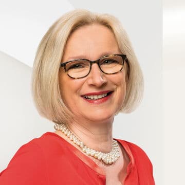 Portrait photo of Caroline Brandl