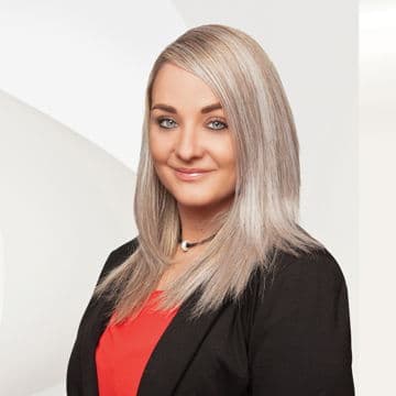 Portrait photo of Christina Schwabauer