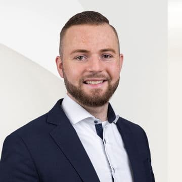 Portrait photo of Lukas Enzler