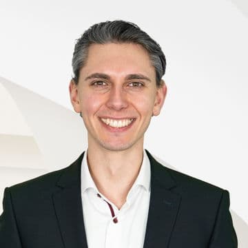 Portrait photo of Pavel Komusidi