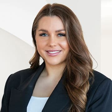 Portrait photo of Laura Breidbach