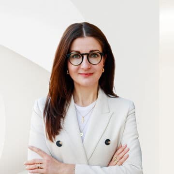 Portrait photo of Stefanie Bahr