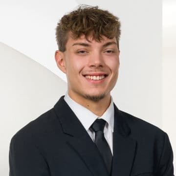 Portrait photo of Julius Schmucker