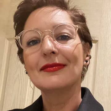 Portrait photo of Myriam Babed