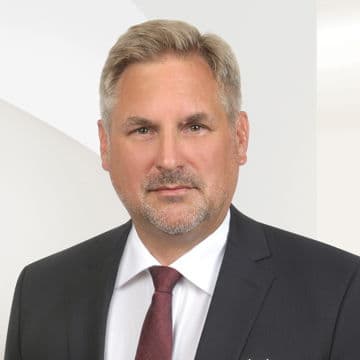 Portrait photo of Claus Zollner